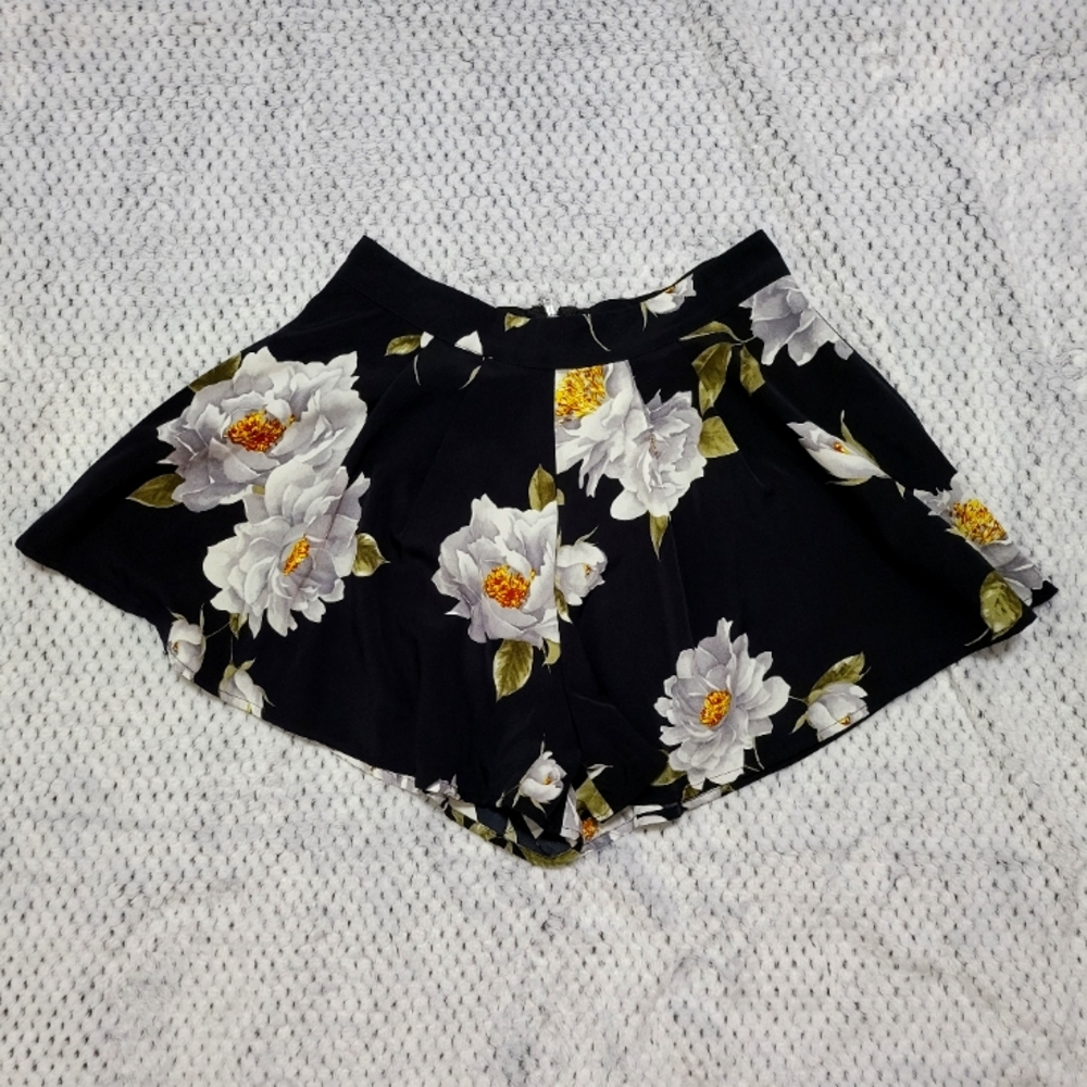 Pink Owl (M) Black Floral Skirt Shorts